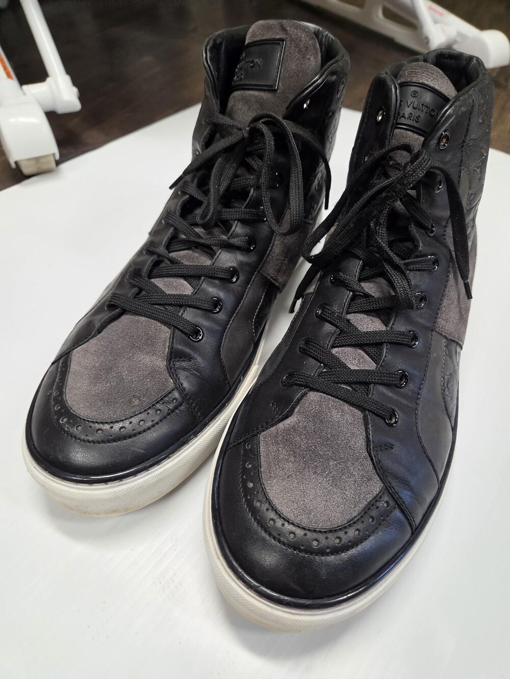 Men's Louis Vuitton 2009 Monogram Embossed Leather & Suede High-Top Sneakers Siz - Picture 5 of 14